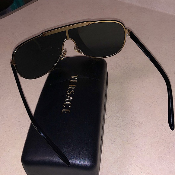 VERSACE sunglasses for sale (authentic) - Picture 3 of 5